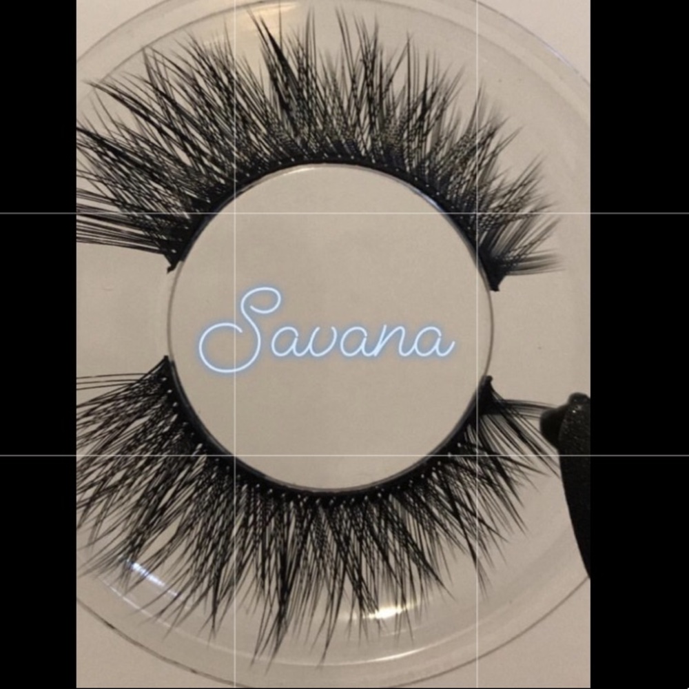 Lashes in savana